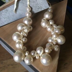 Chunky pearl necklace